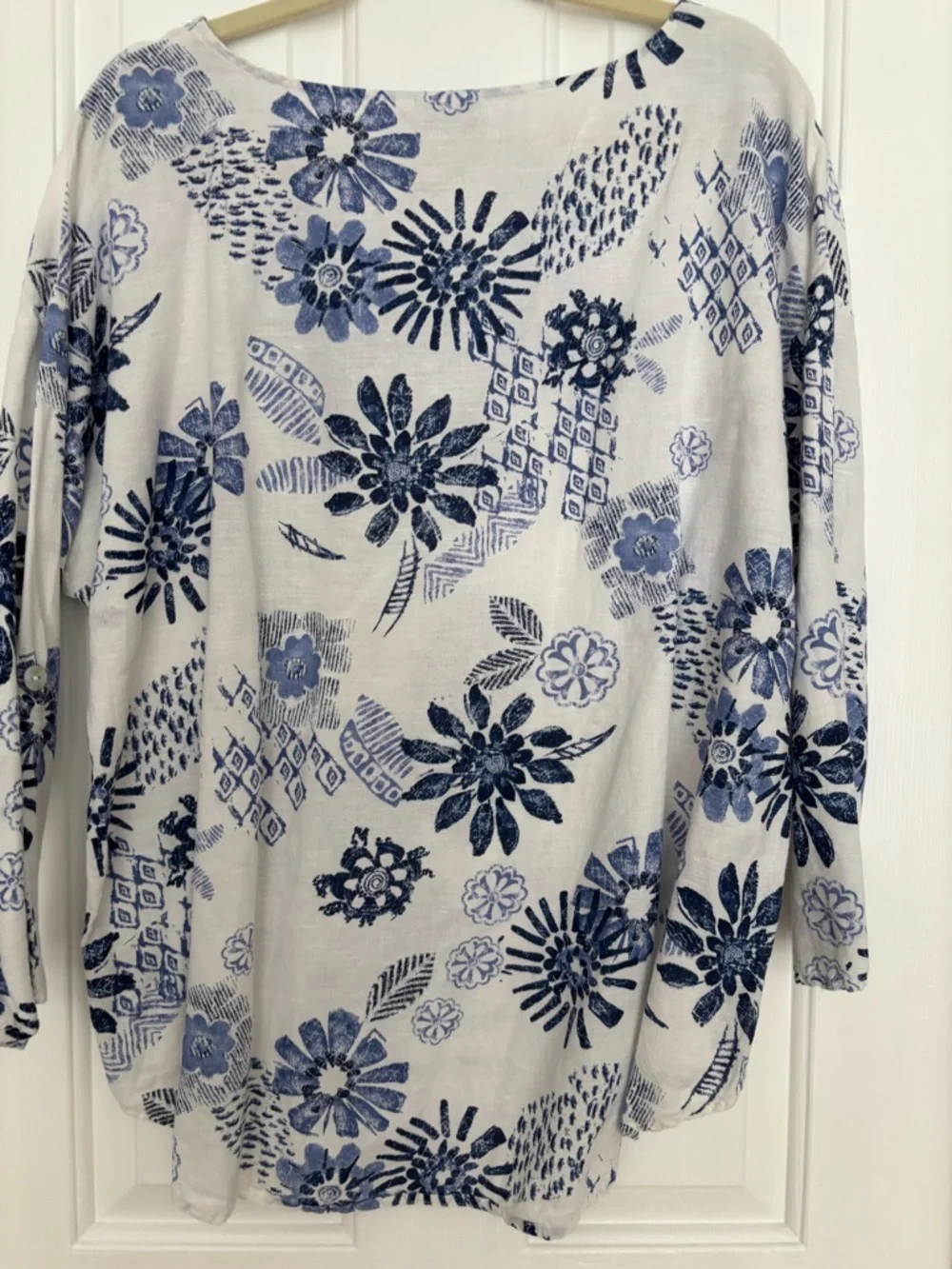 Hot Cotton Linen White 3/4 Sleeve Scoop Neck Top with Blue Floral Print - Picture 2 of 3